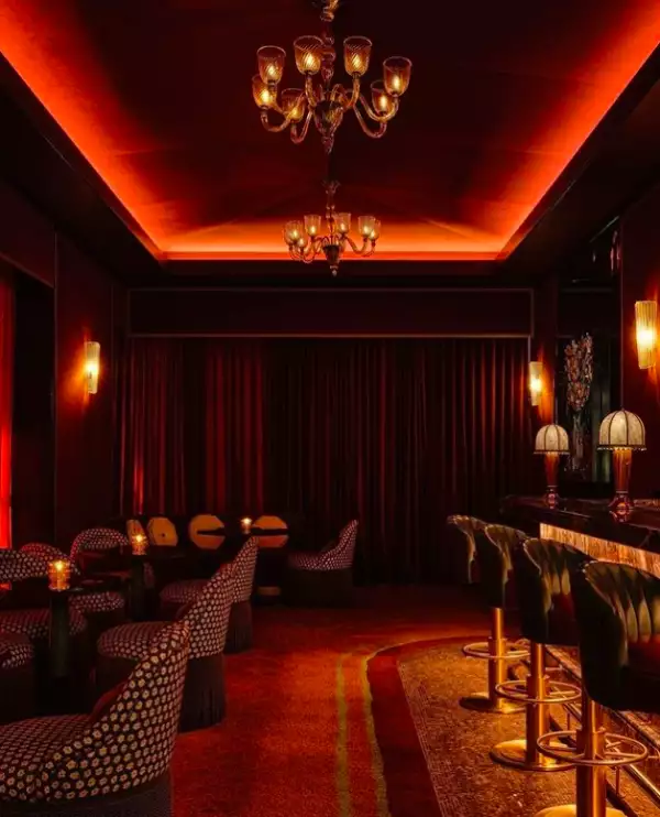 interior del restaurante Fouquetes en Nueva York