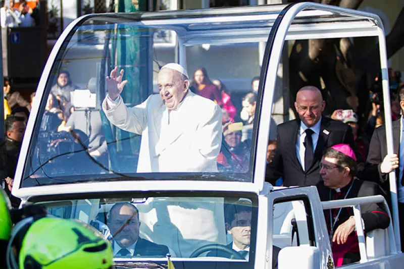 El jerarca católico se reunirá con funcionarios y legisladores en su primer día de actividades; por la tarde, oficiará una misa en la Basílica de Guadalupe.