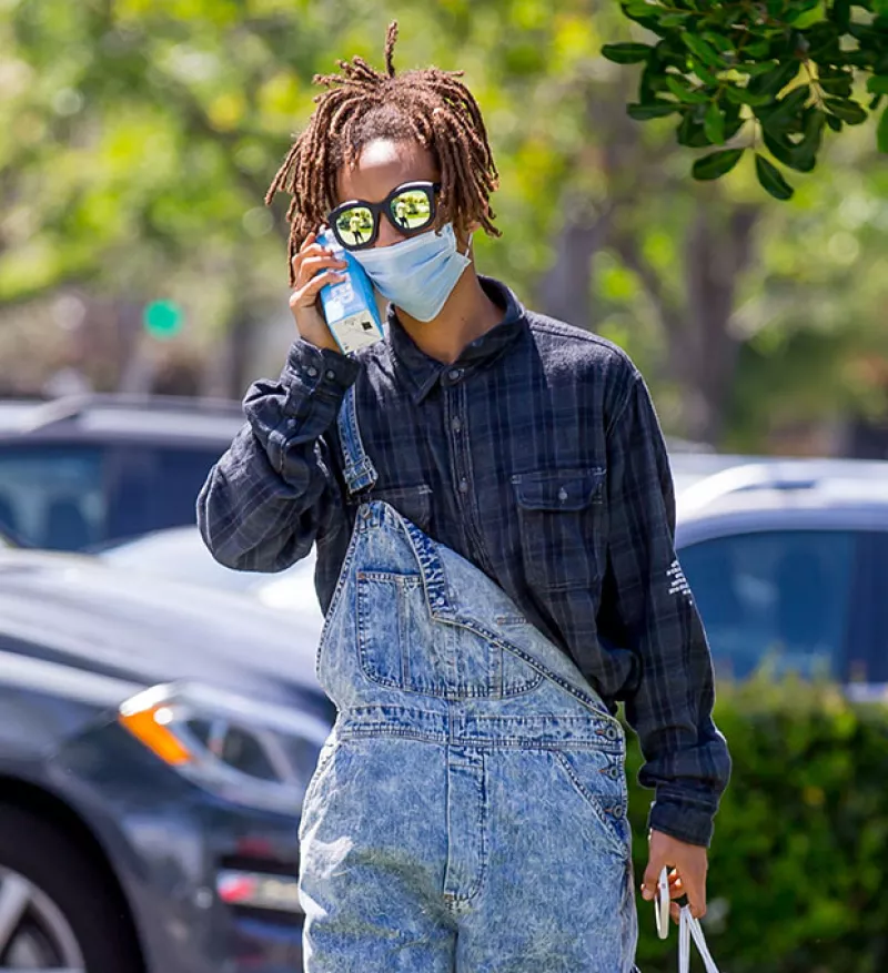 Si creías que usar anillos Cartier en el pelo era lo más raro que habías visto del hijo de Will Smith, tienes que ver los accesorios con los que lo captaron en Los Ángeles.