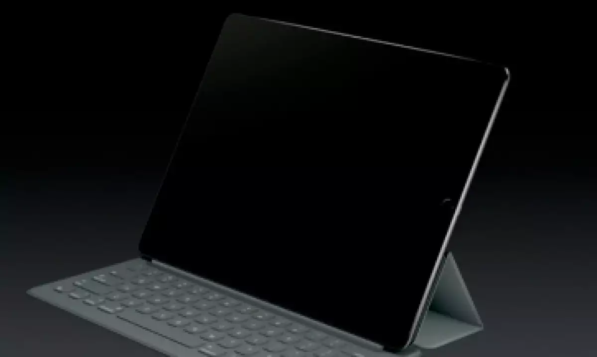 El teclado se conecta a la tableta a través de tres magnetos ubicados a un lado del dispositivo (Foto: Apple.com )