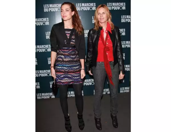Casiraghi derrochó glamour en París, en donde se hizo acompañar de su amiga Virginie Couperie-Eiffel.