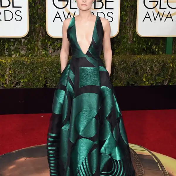 Jaime Alexander en Genny y joyería de Lorraine Schwartz.