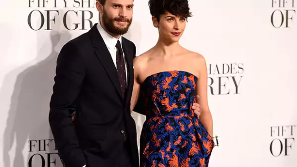 Mr. Grey es todo un padre de familia. Según E! News, el actor espera junto a su esposa Amelia Warner a quien será el hermanito o hermanita de la pequeña Dulcie.