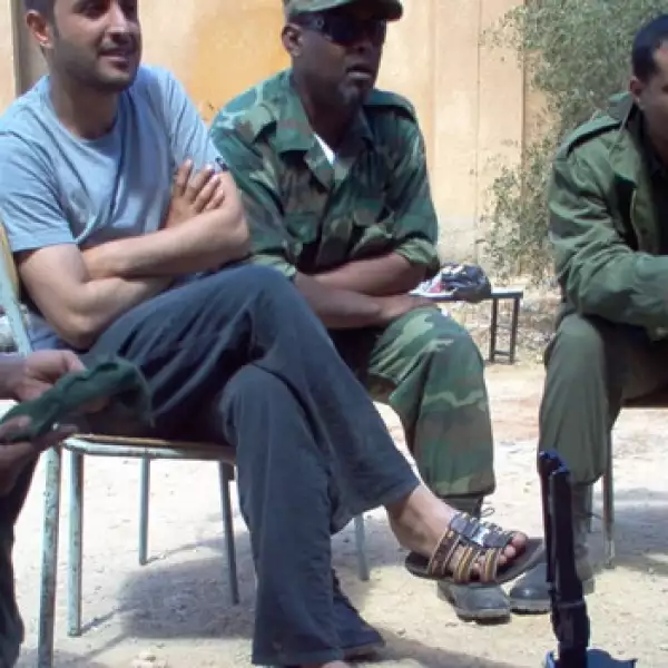 Libia - soldado de EU - grupo en clase