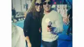 Con un look sensual y acorde a la ocasión, la cantante que celebra 33 años de carrera y hoy conduce el Latin Grammy recibió un premio por su trayectoria musical en la ciudad del pecado.