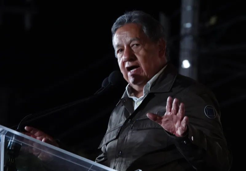 Higinio Martinez, propuesta de Morena para presidir el Senado, habla en mitin. 