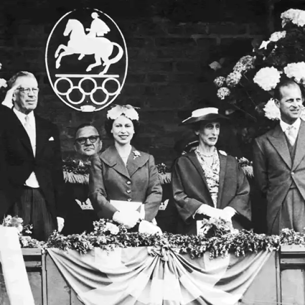 A sus 85 años, la Reina es la soberana británica que más tiempo ha estado en el trono después de la reina Victoria, que fue monarca durante 63 años.