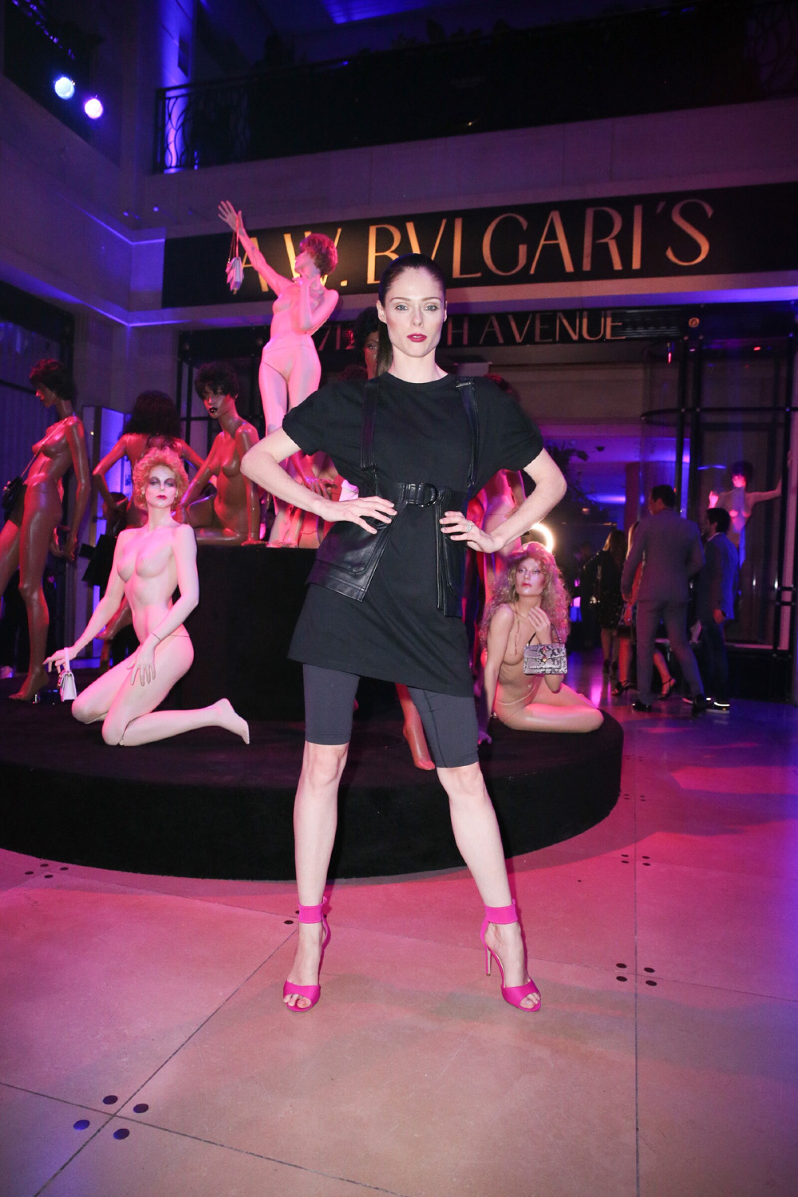 Hailey Bieber como invitada al lanzamiento de Alexander Wang + Bvlgari