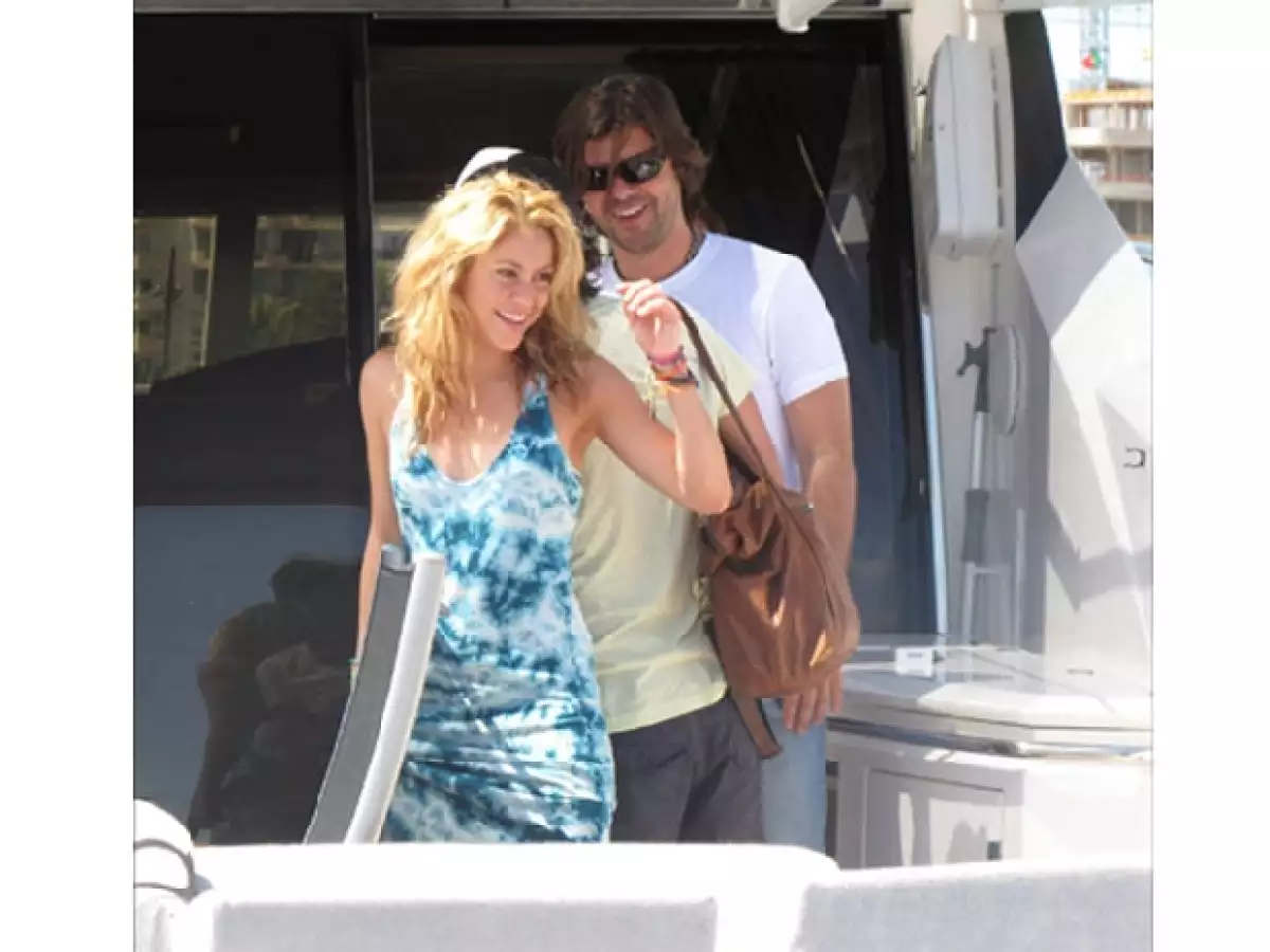 Shakira se encuentra en Ibiza, España, detallando su próximo disco que llevará por nombre `Sale el Sol´.