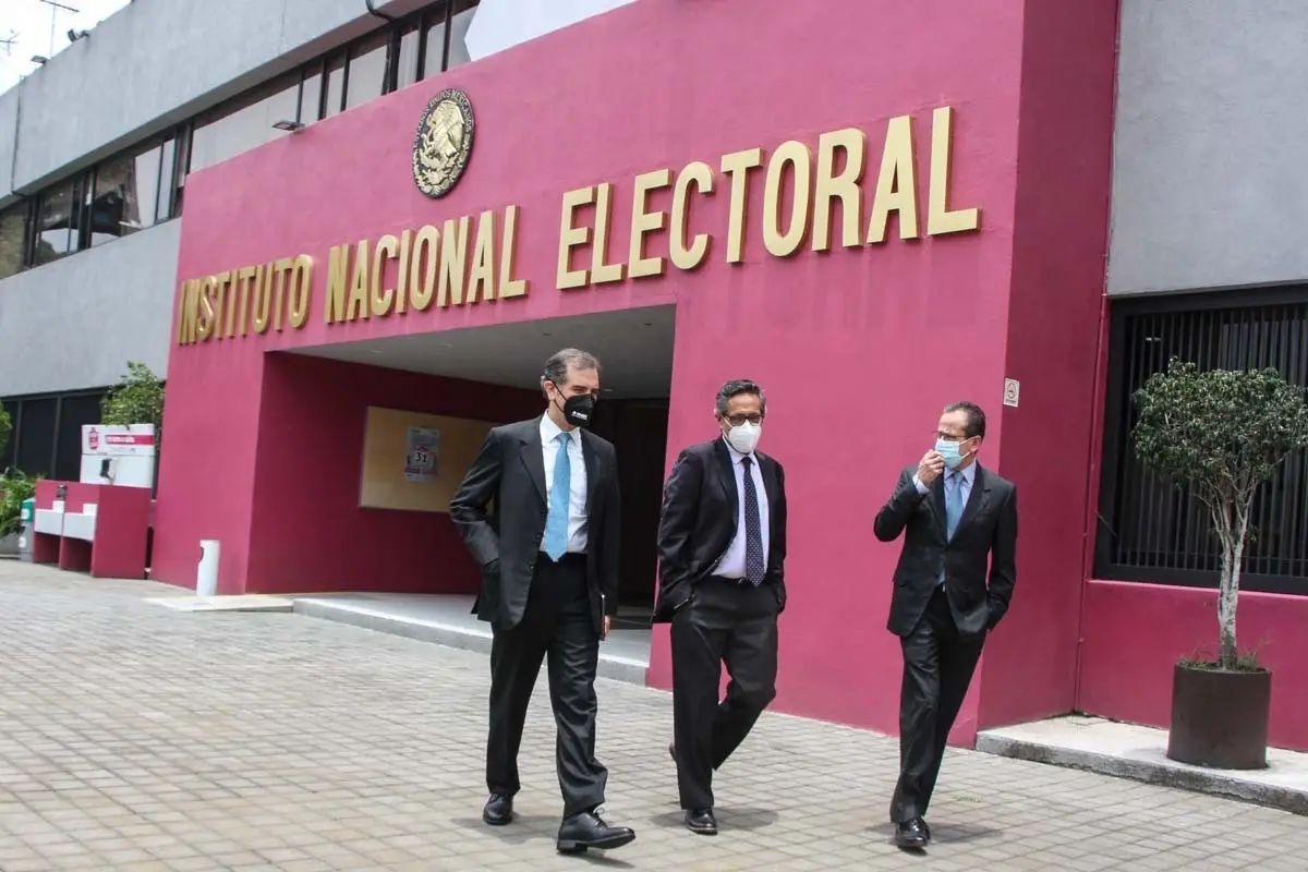 Sesión Extraordinaria en el INE