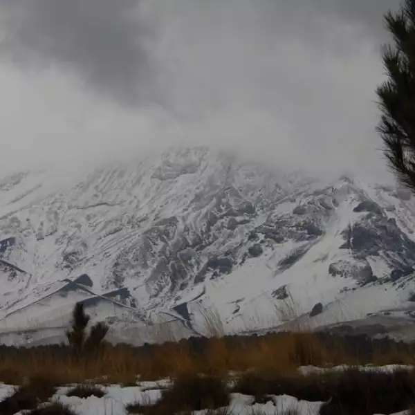 El volcán Popocatépetl. 'Don Goyo', lució un barniz blanco en Puebla