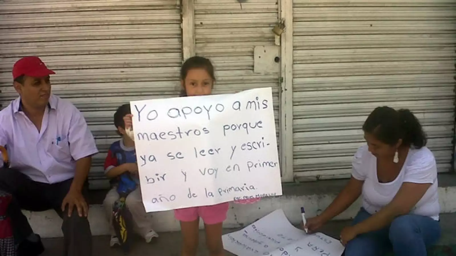 marcha maestros guerrero niña