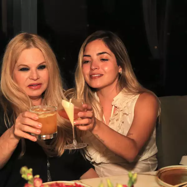 Macarena Álvarez y Nicole Pompa 