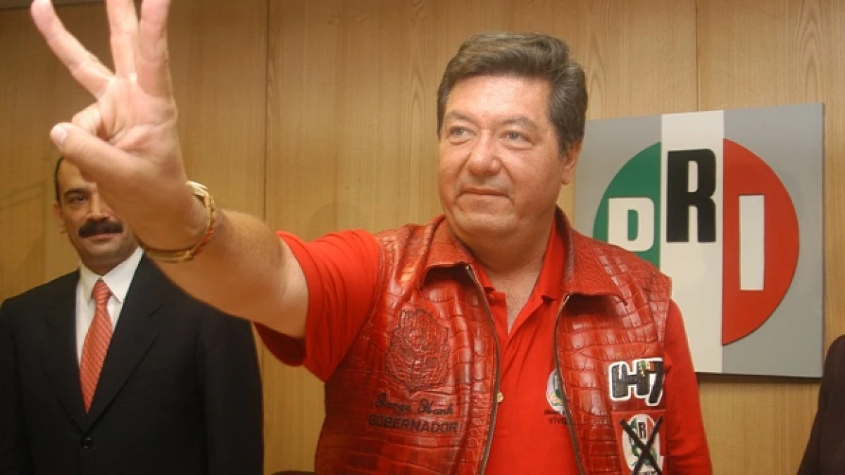 hank con chaleco rojo