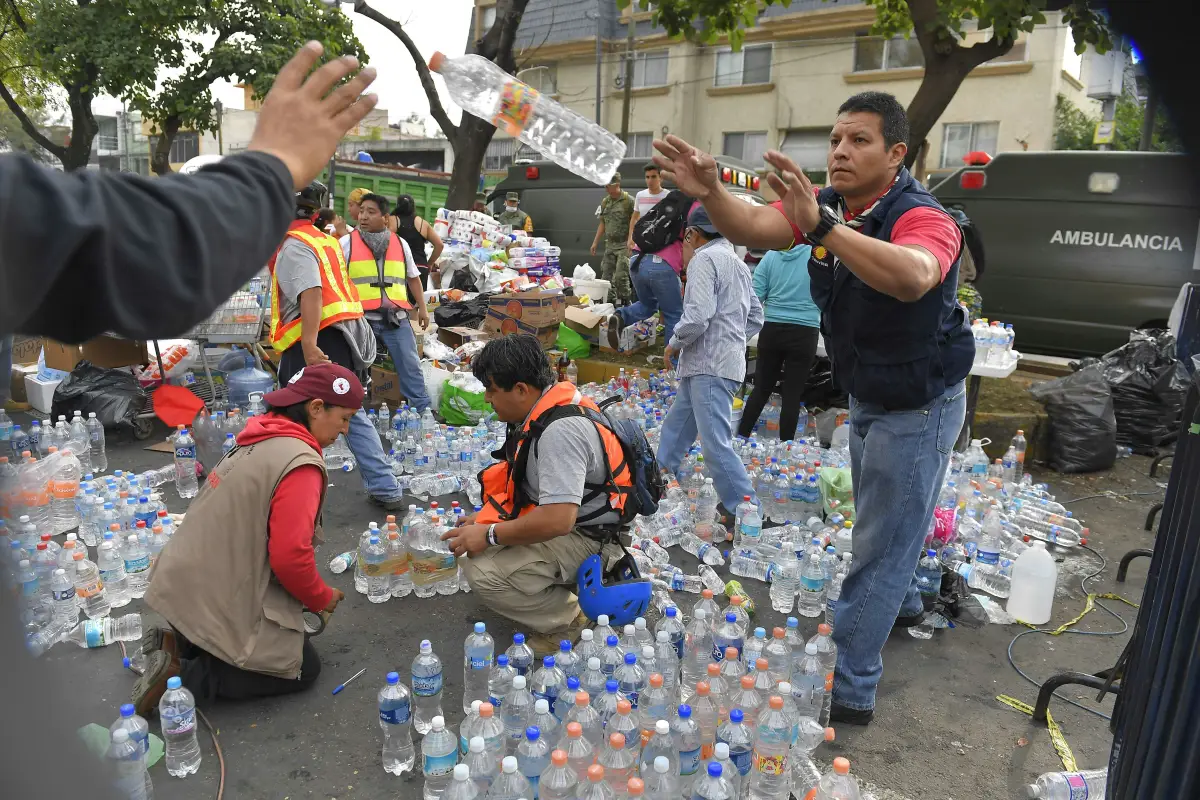Alcaldes de CDMX compiten por donativos a Acapulco