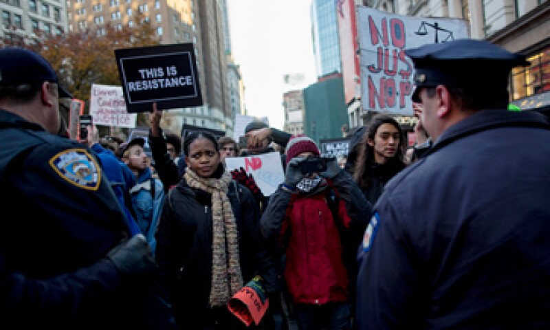 Más de 200 personas en Nueva York intentaron interrumpir el comercio en una tienda de Macy´s. (Foto: Reuters )