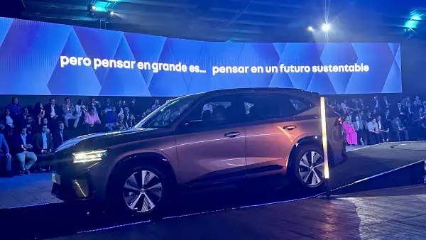 Renault avanza hacia lo híbrido con Koleos, de la mano de Geely