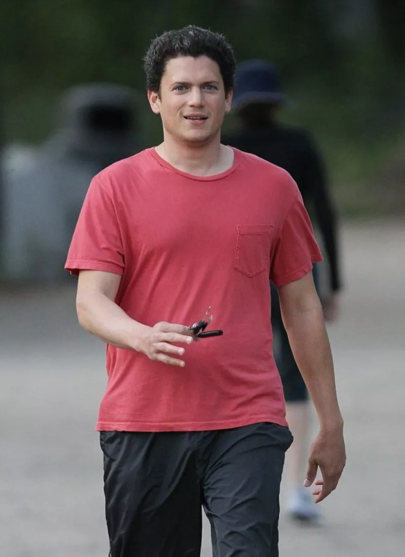 Wentworth Miller habló de sus pensamientos suicidas luego de recibir críticas por fotos que pusieron en evidencia un problema de sobrepeso al que se enfrentó en el pasado.