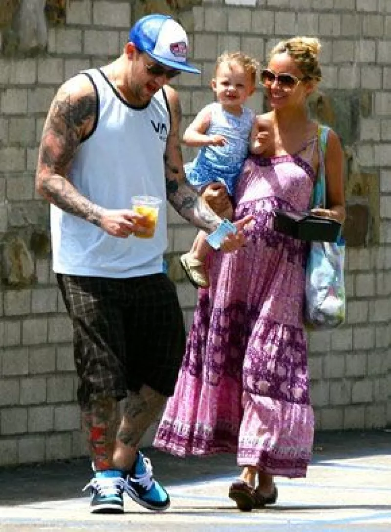 La modelo y actriz y su esposo, Joel Madden, se convirtieron hoy en los orgullosos padres de un pequeño varón, quien se llamará Sparrow James Midnight.