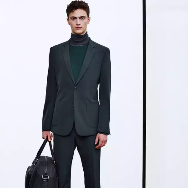 El profesor de inglés ha desfilado para marcas como DKNY, Diesel y Alexander McQueen, sin descuidar su primera carrera.