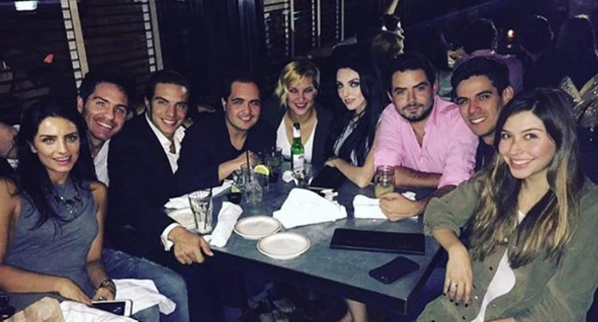 Los hermanos Derbez junto con amigos e influencers se reunen en L.A. además Miley Cyrus se desnuda en instagram y Horacio Pancheri y José Ron comparten una gran pasión.
