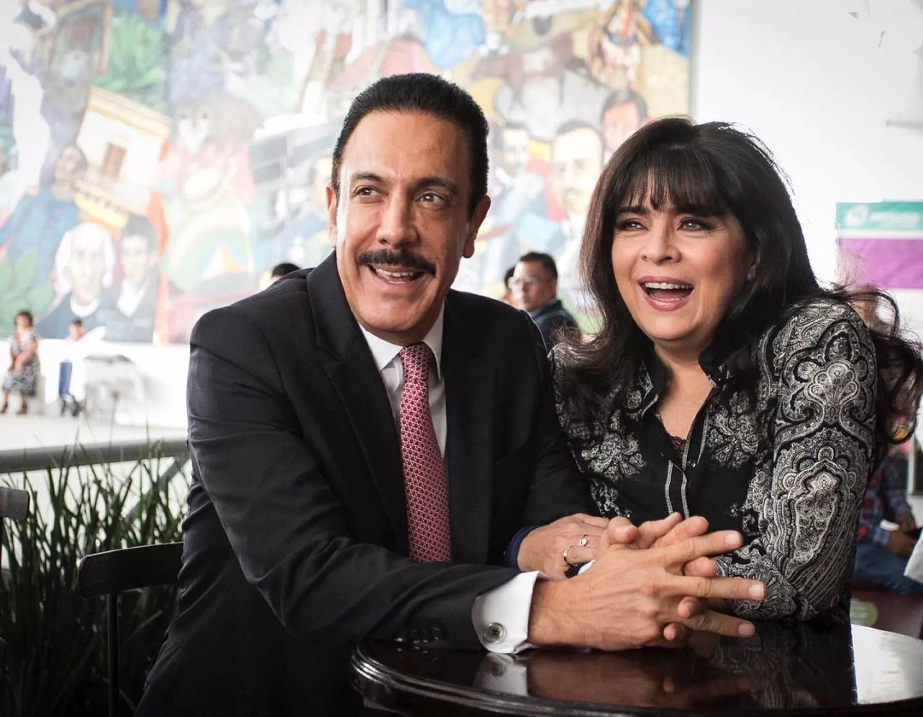 Omar Fayad y Victoria Ruffo