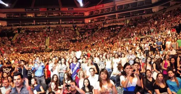 La Arena Monterrey repleta de fans eufóricos por escuchar a OV7.