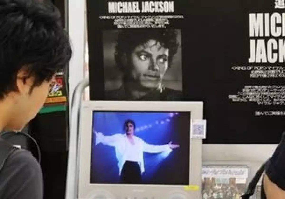 Los sitios en Internet colapsaron por el volúmen de visitantes que opinaban o buscaban información relacionada con Michael Jackson. (Foto: AP)