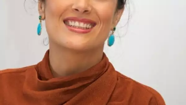 La mexicana comentó a un diario argentino, que cuando su esposo ve fotos de ella hace una década asegura que se ve atractiva. Además, la veracruzana dijo no tener miedo de envejecer.