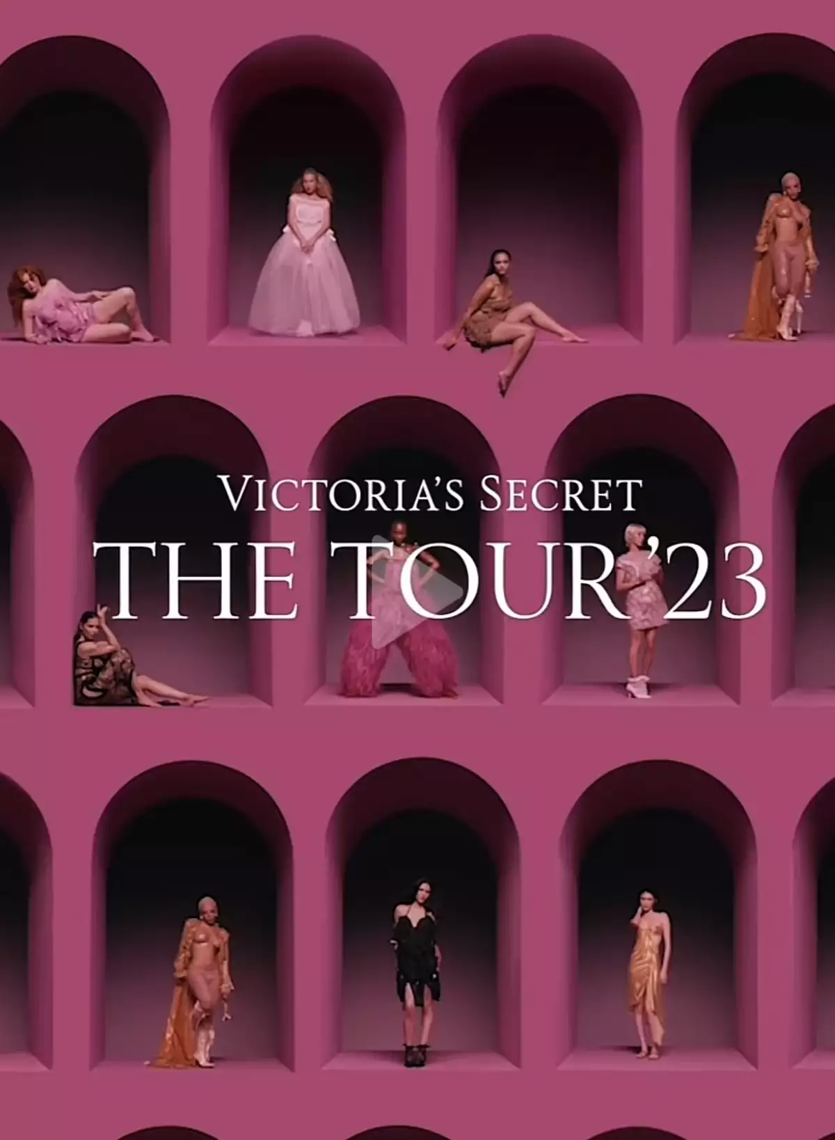 La pared de arcos de The Tour 2023 de Victoria's Secret.