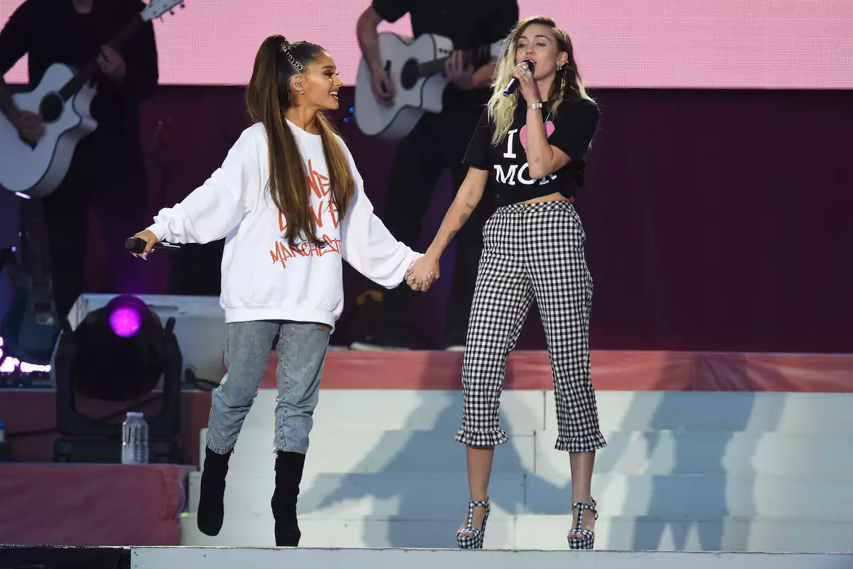 Ariana Grande y Miley Cyrus