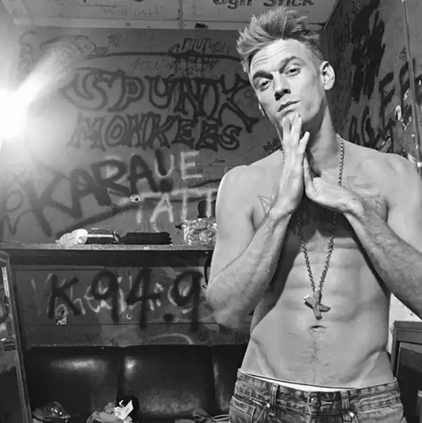 Aaron Carter ya no es el cute boy que conocimos en Lizzy McGuire.