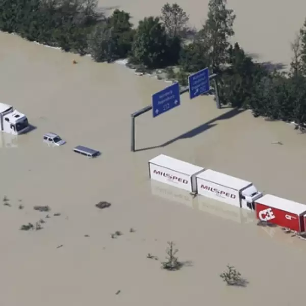 trailers varados por las inundaciones