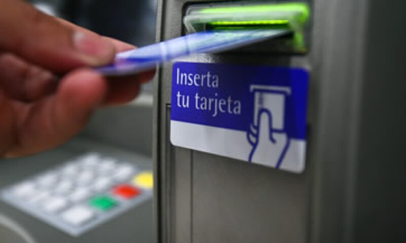 El uso de cajeros, la banca móvil, la falta de información y de acceso son de los puntos señalados. (Foto: Cuartoscuro)