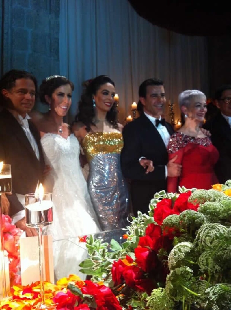 Chacho Gaytán y Mariana García duraron 5 años de novios. Aquí en la recepción con Bibi y Eduardo Capetillo.