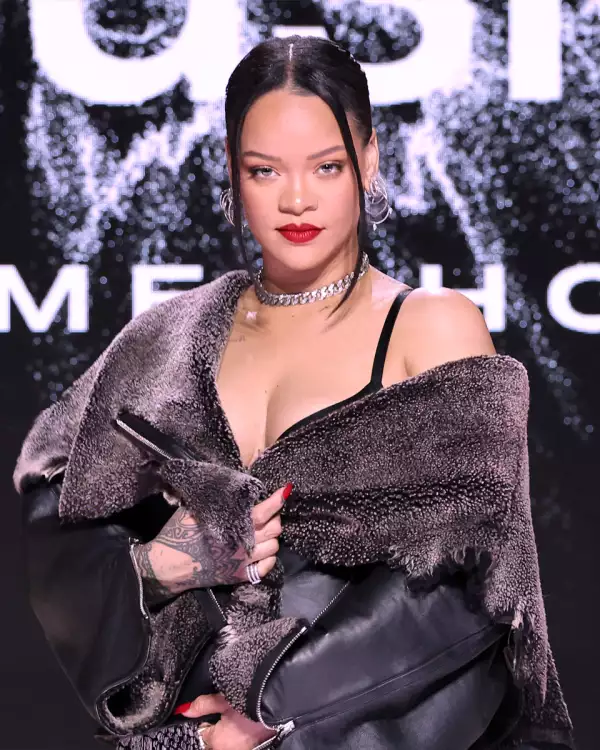 Rihanna reaparece ante los medios antes del show de medio tiempo del Super Bowl