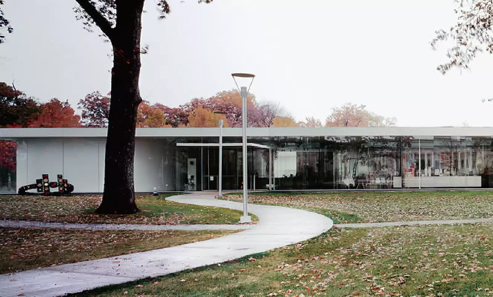 Catalina Corcuera, directora de la Casa Barragán, señala que los japoneses sienten fascinación por ese recinto porque su cultura milenaria de la penumbra, esencial para Barragán.