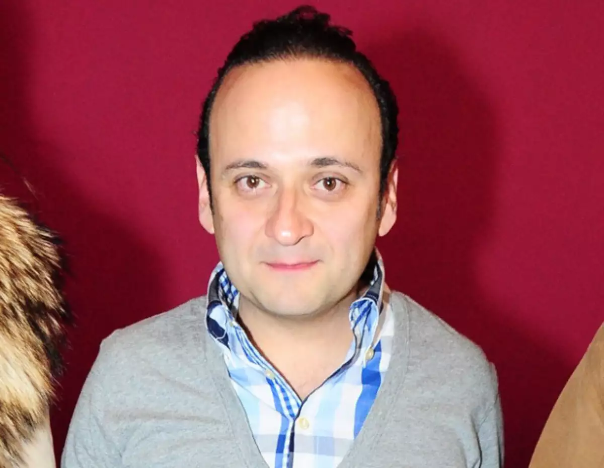 El comediante mexicano aseguró a los medios de comunicación que la pérdida de su pareja le dio el valor para confesar sus preferencias sexuales.
