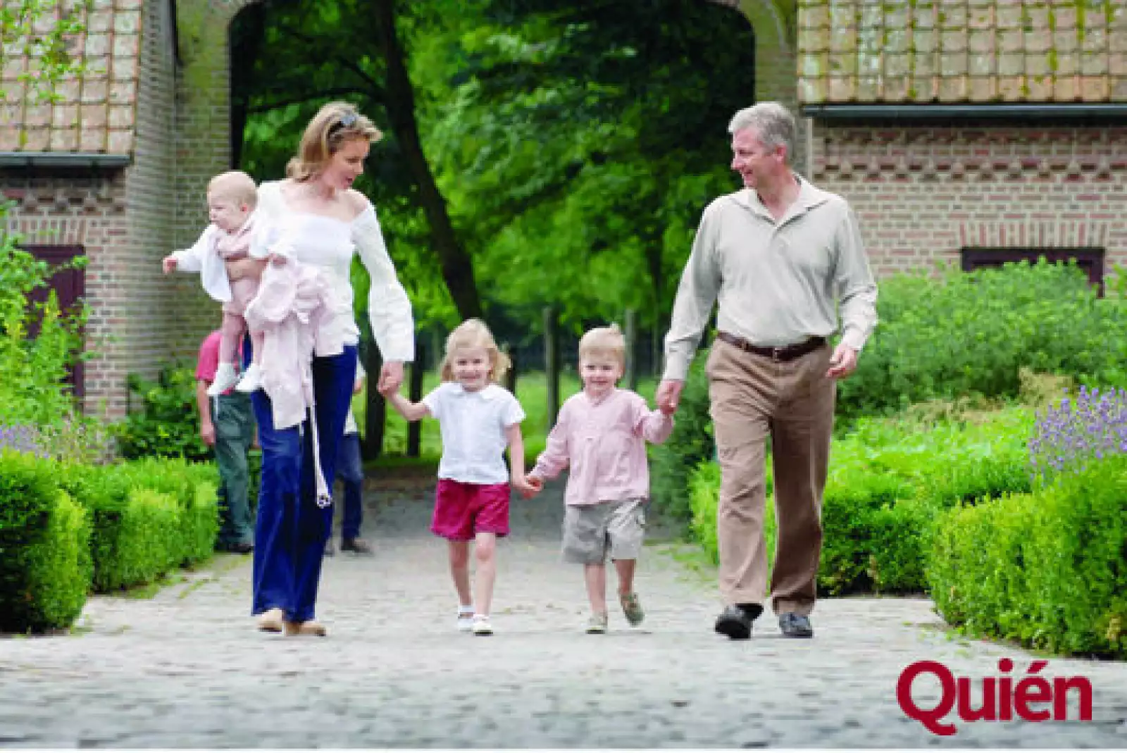 Príncipe Emanuel Leopold Guillaume Francoise Marie de Bélgica, Príncesa Mathilde de Bélgica, Princesa Elisabeth Therese Marie Helene de Bélgica, Príncipe Gabriel de Bélgica, Príncipe Felipe de Bélgica