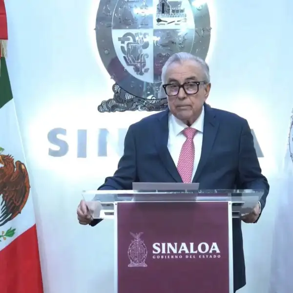 Rubén Rocha Moya ofrece una conferencia de prensa el 1 de mayo pasado, cuando aún no solicitaba licencia como gobernador. 
