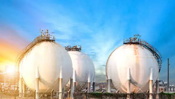 refiner�a de petrol�feros