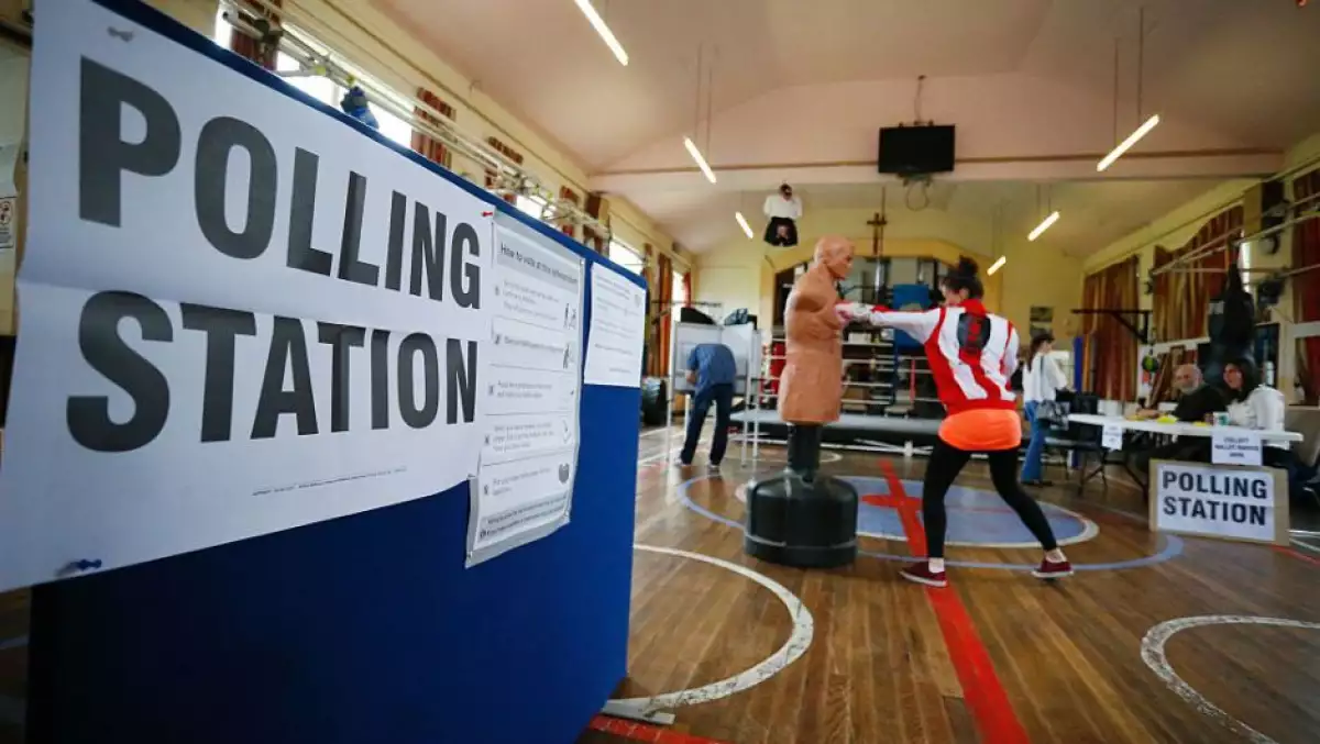 Inglaterra vota para salir de la Unión Europea cuando el Partido Laborista y el Partido Conservador hicieron campaña para mantenerse en la unión.