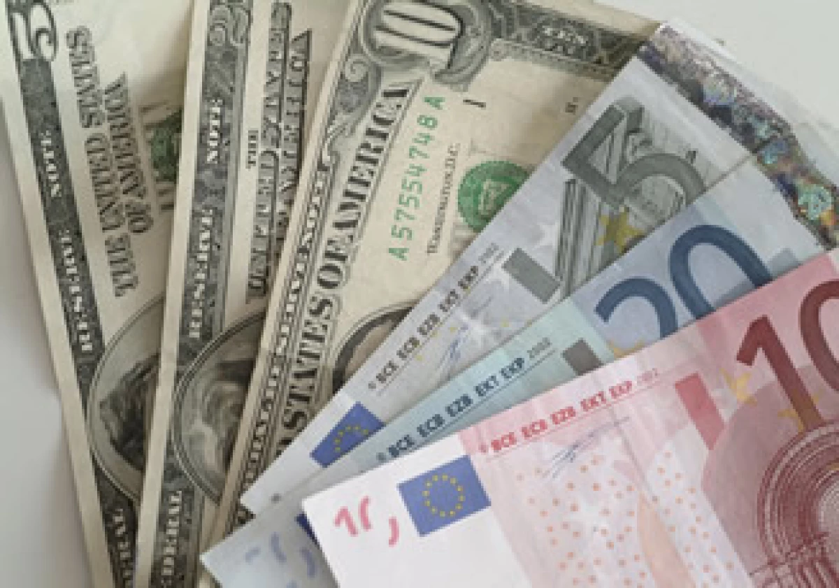 Mientras la crisis griega siga en segundo plano, es poco probable que el dólar desista de liderar la carrera de las divisas que más caen. (Foto: Photos to go)