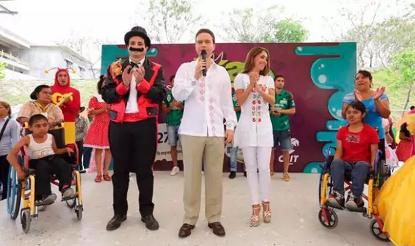 Los recién casados llevaron alegría a los niños que se rehabilitan en el CRIT.