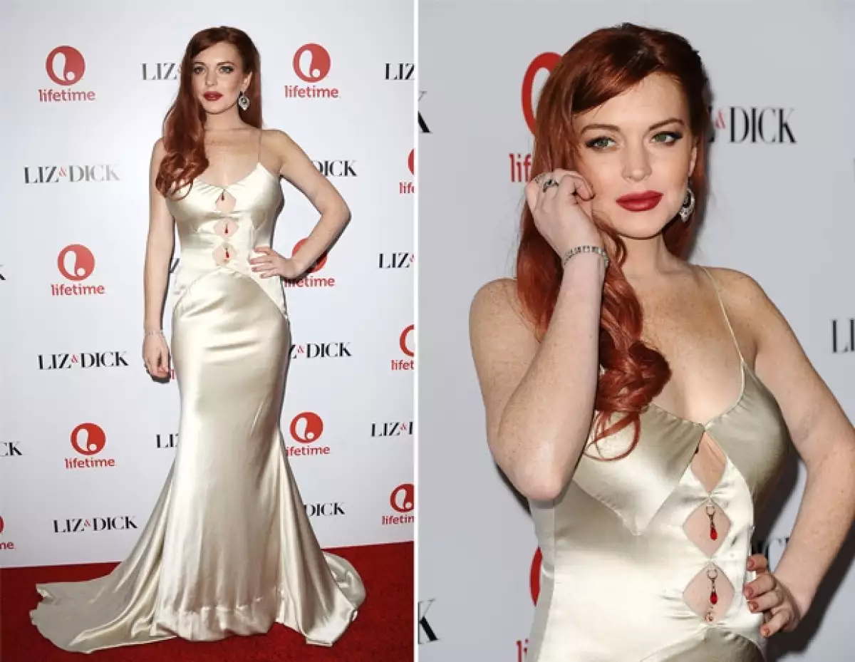Lindsay portó un vestido dorado con escote en el pecho.