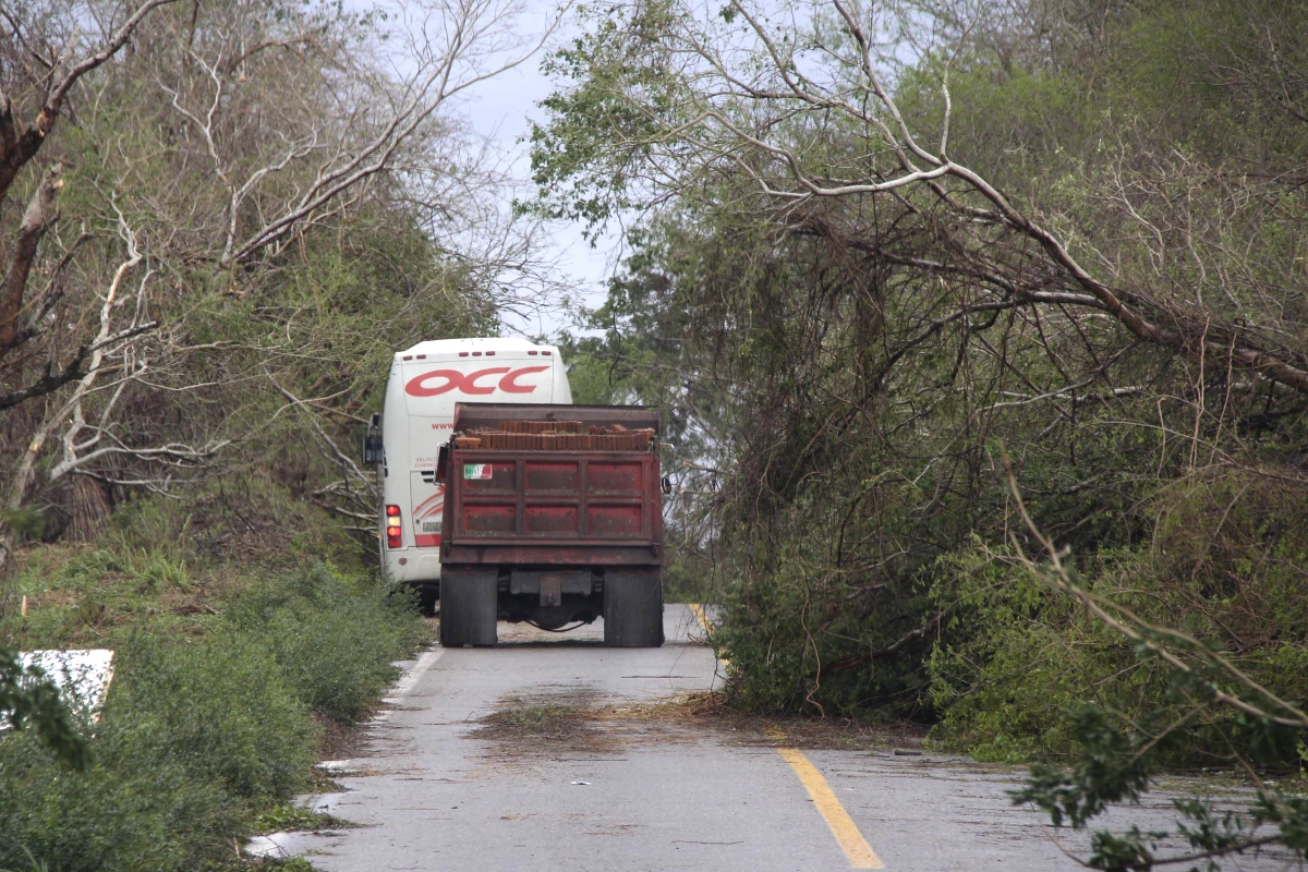 La autopista a Puerto Escondido sufre retrasos.