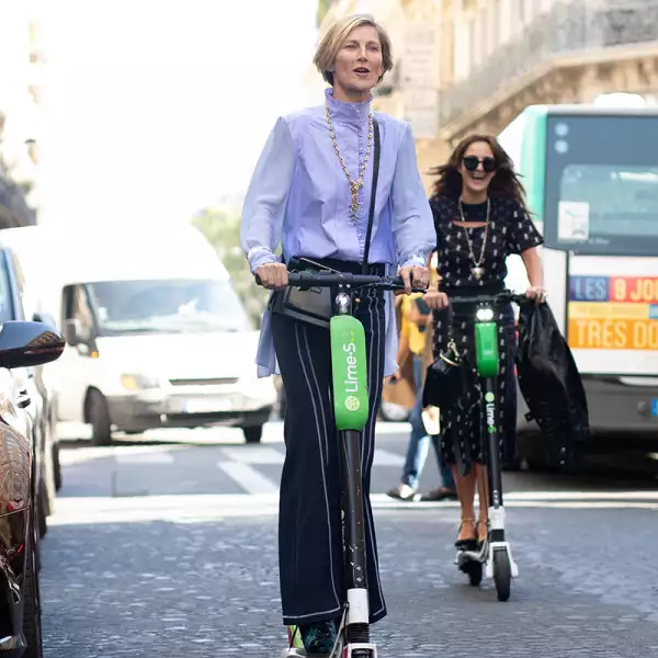 Street Style : Paris Fashion Week Womenswear Spring/Summer 2019 : Day Four