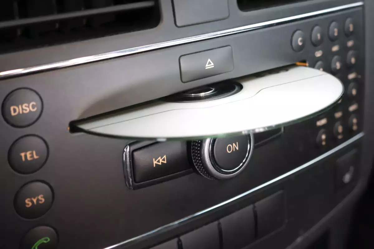 Suzuki ofrece versiones con radio de CD