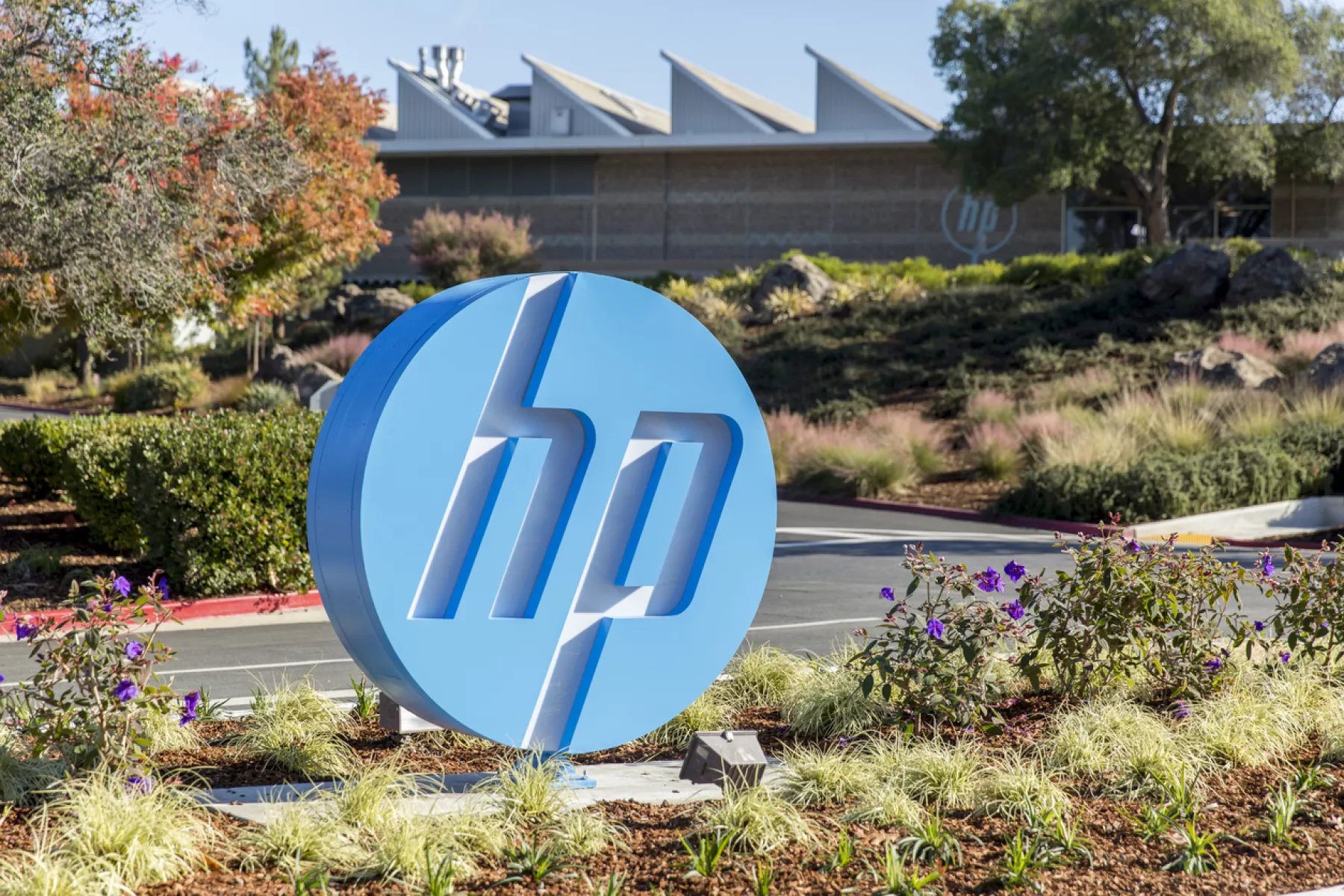 HP anuncia despidos masivos mientras aumenta sus esfuerzos en IA: recortará hasta 6,000 empleos