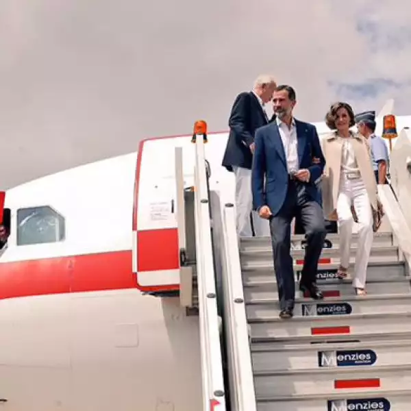 Felipe y Letizia a su llegada al aeropuerto de Zacatecas.